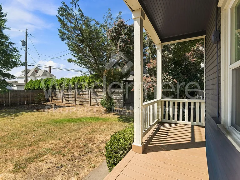 914 E Indiana Ave — Photo 31