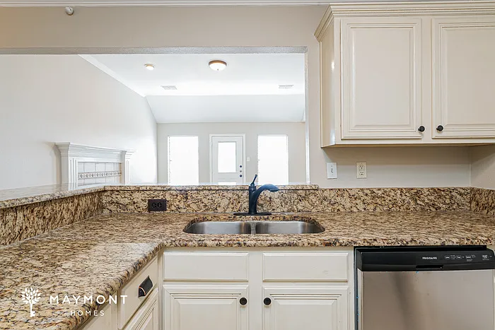 3000 Huntington Ct — Photo 4