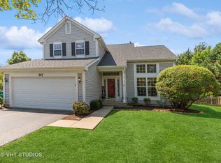 947 W Cambridge Ct, Grayslake, IL 60030