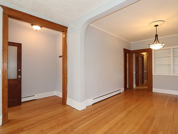5th image of 825 Beloit Ave #1