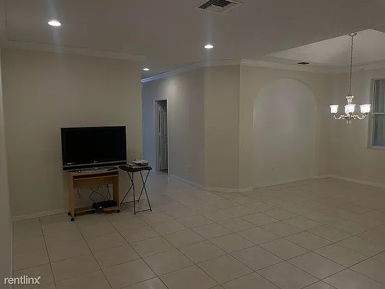 10895 Fillmore Dr — Photo 15