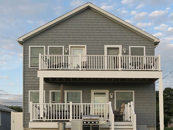 Pond/Ocean view side