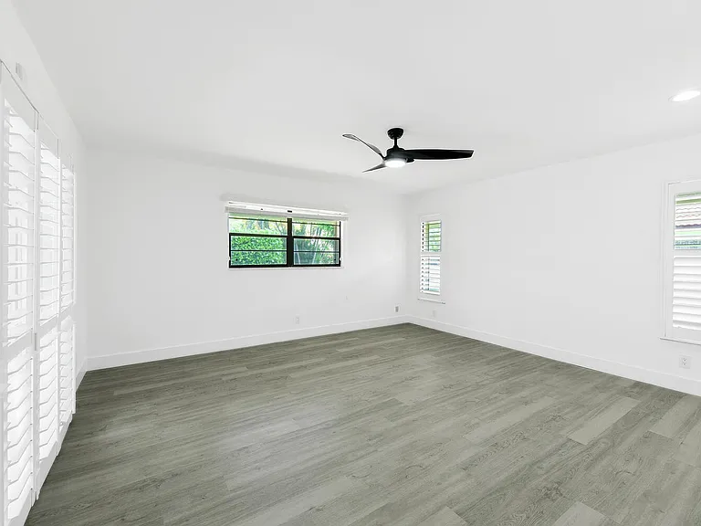 3185 Saint James Dr — Photo 15