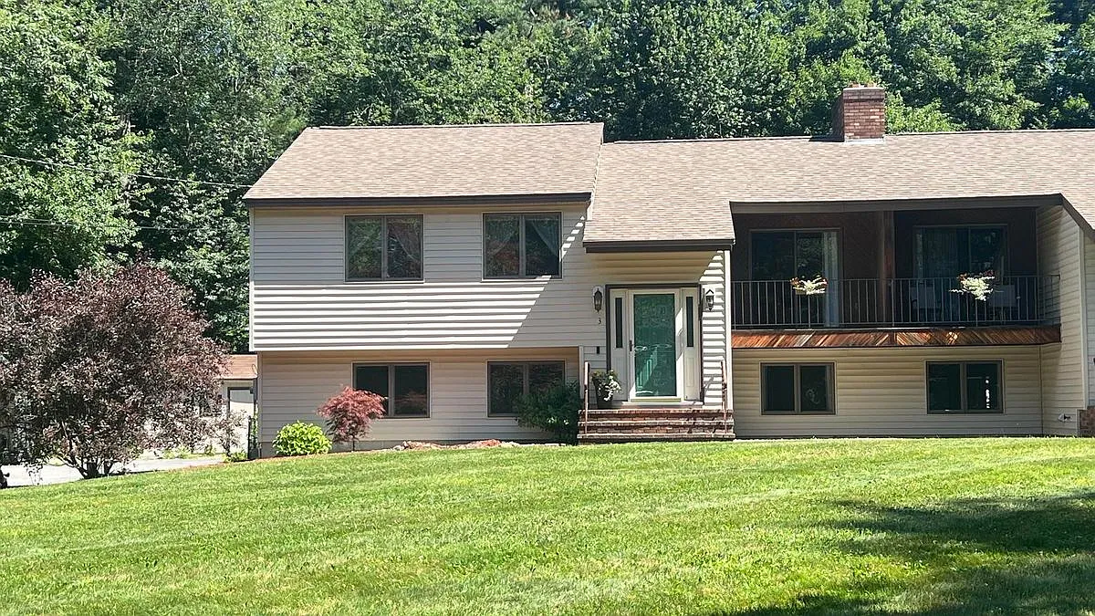 2 bed, 2.0 bath, 2364 sqft, $3,800 — Photo 2