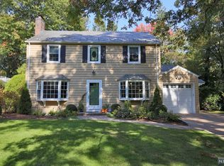 45 Oak Ave, Tenafly, NJ 07670