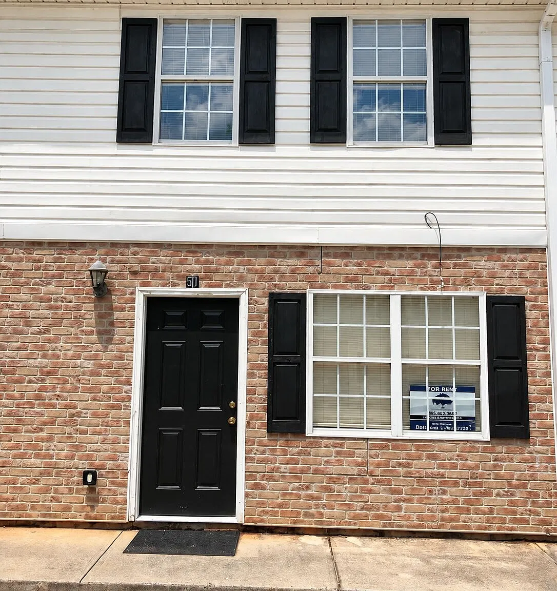 2 bed, 1.5 bath, 1008 sqft, $1,300 — Photo 1