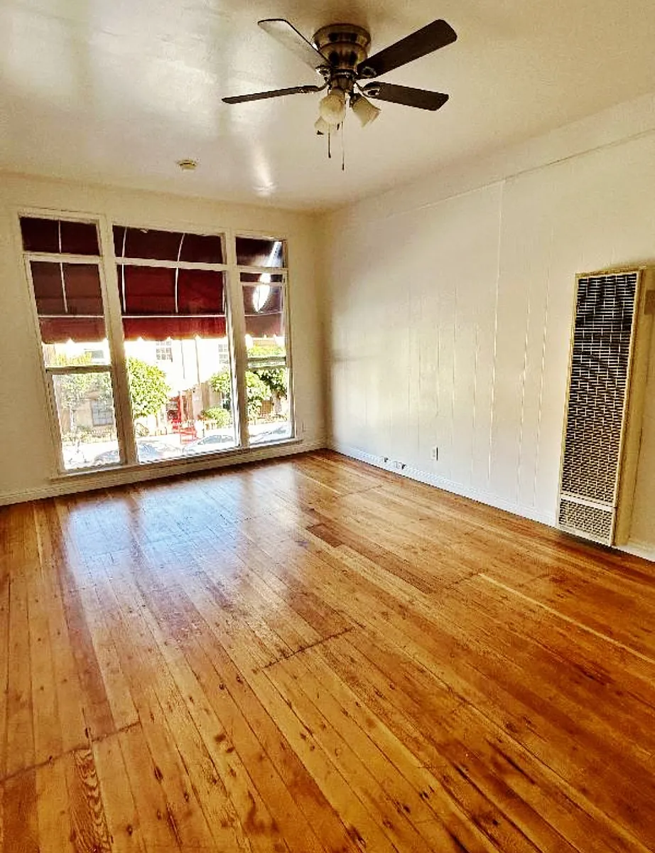 Building Photo - 1781 N Orchid Ave #201