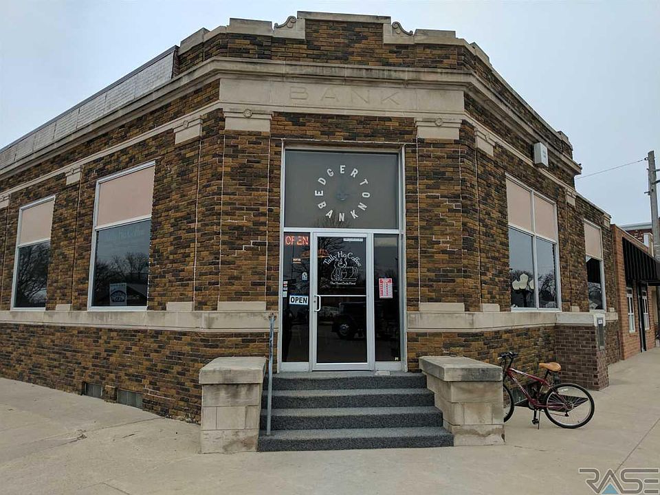 1st image of 845 Main St
