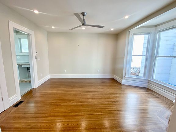 3rd image of 951B Dolores St