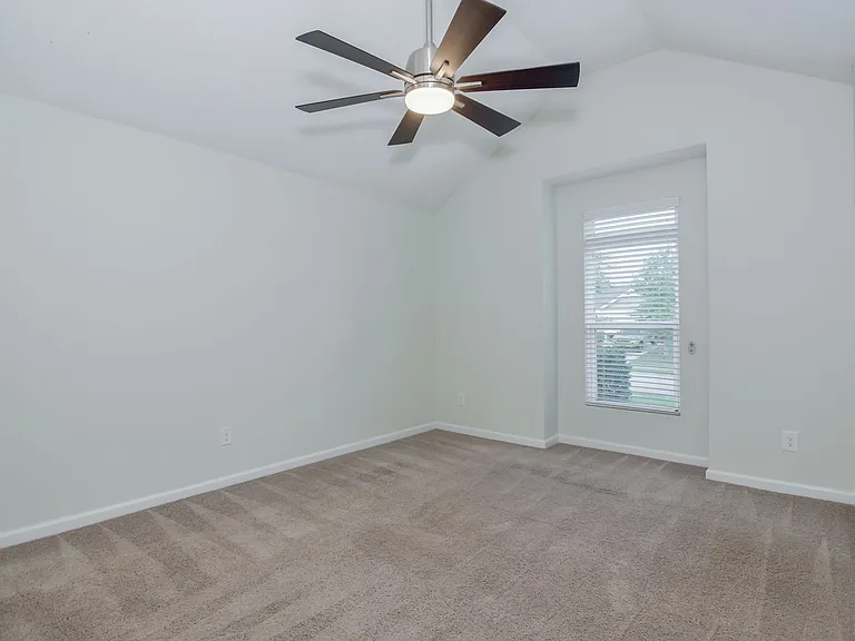 901 Avalon Ct — Photo 25