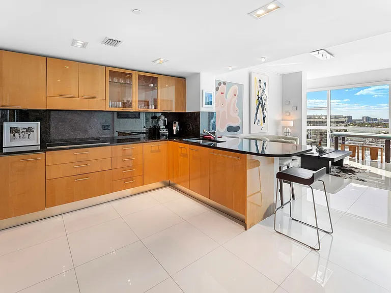 6801 Collins Ave #Penthouse 01 — Photo 24