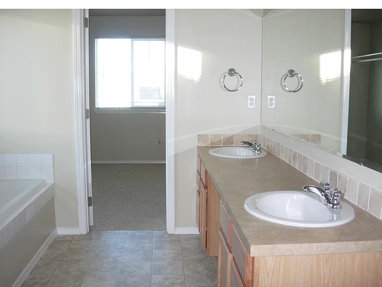 11669 Edgemoor St — Photo 9