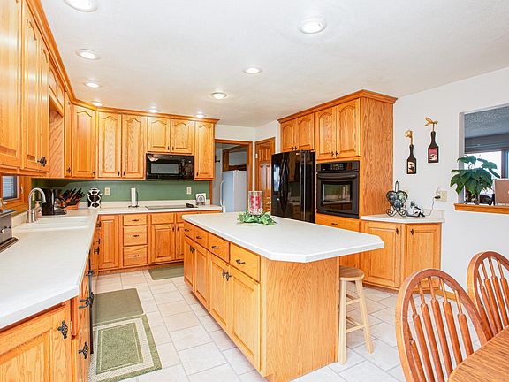 5th image of 253 Maureen Ave