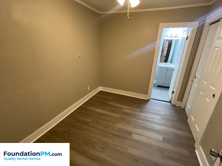 790 S Pkwy E — Photo 14