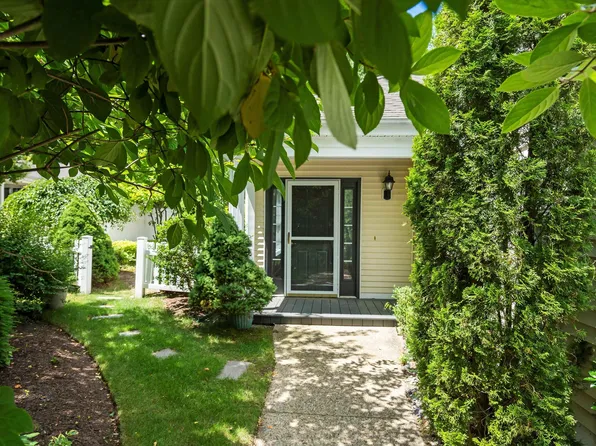 67 Kensington Lane, Bedford, NH 03110