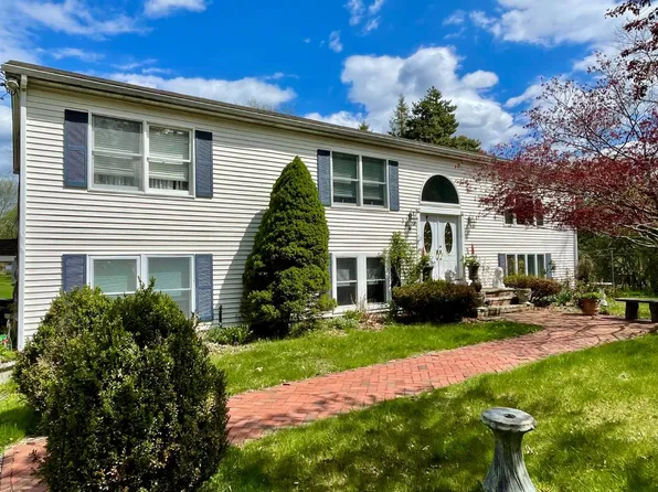146 Elm St #1, Byfield, MA 01922