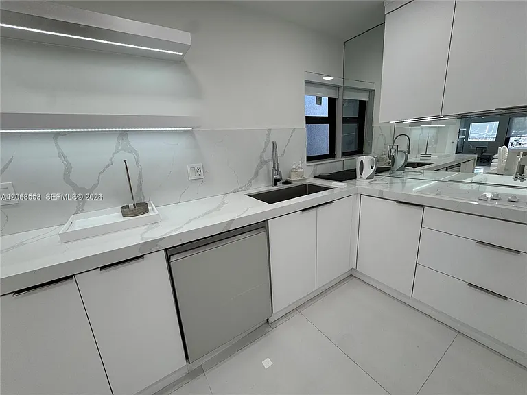 336 Poinciana Dr #1008 — Photo 5