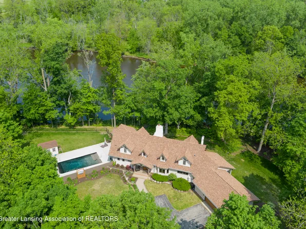 12855 Oneida Woods Trl, Grand Ledge, MI 48837