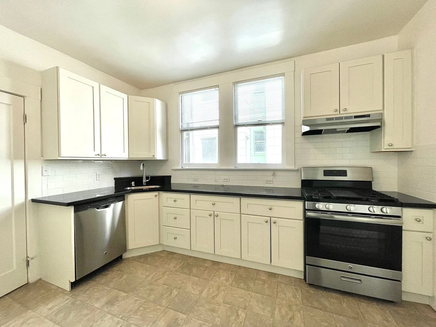 1849 Clay Street (273r) — Photo 4