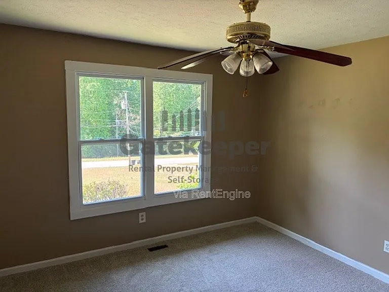 125 Elberta Dr — Photo 9