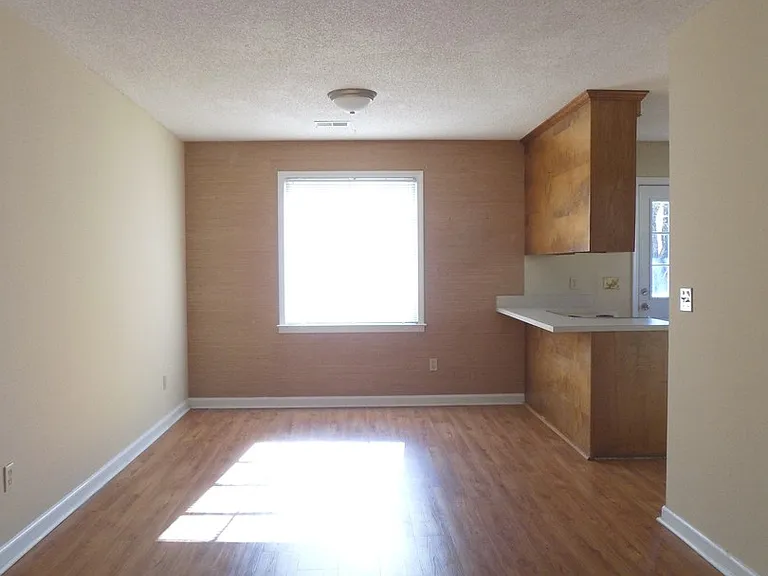 128 Wells Garden Ct — Photo 3