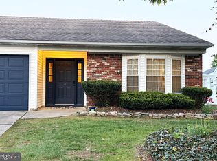 4 Fireside Cir, Columbus, NJ 08022