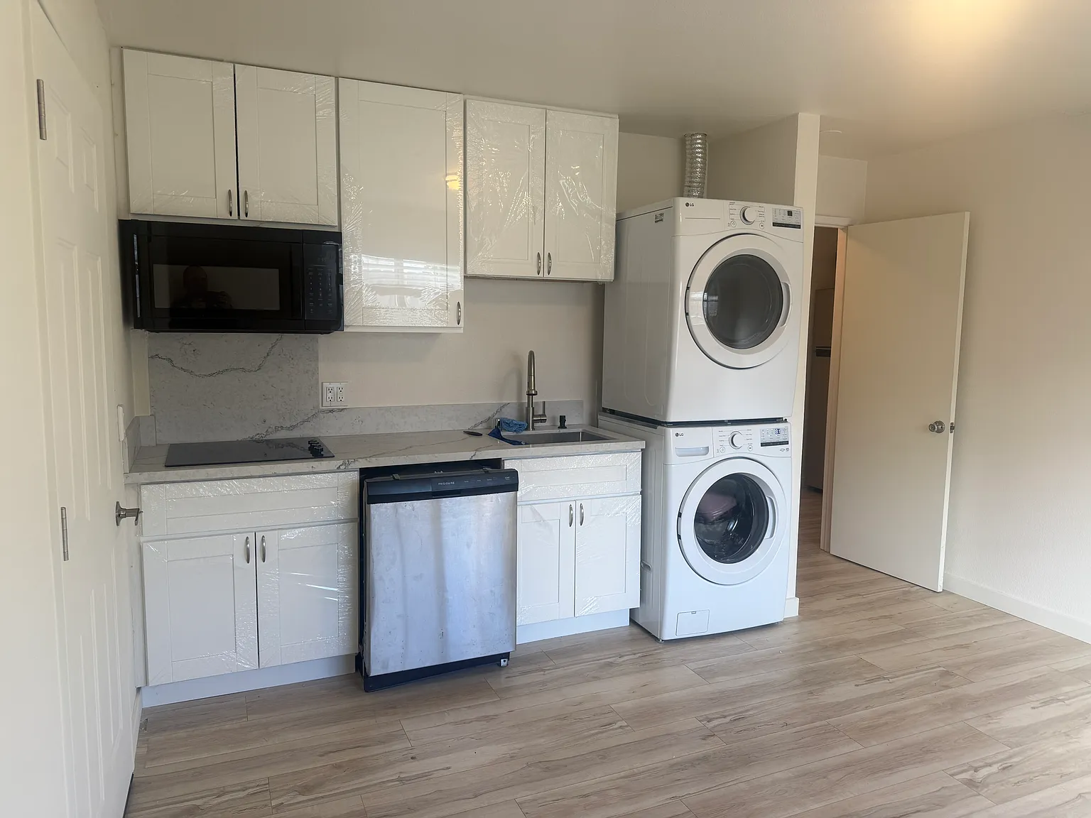 1 bed, 450 sqft, $1,950 — Photo 2