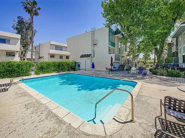 9144 Burnet Ave #32 — Photo 16