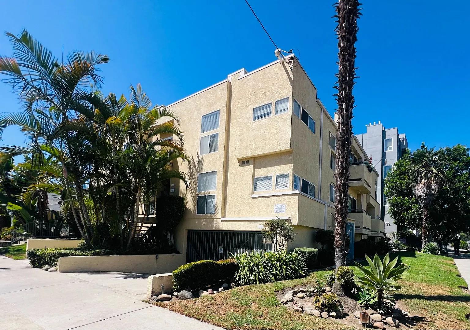 2 bed, 2.5 bath, $3,600 — Photo 2