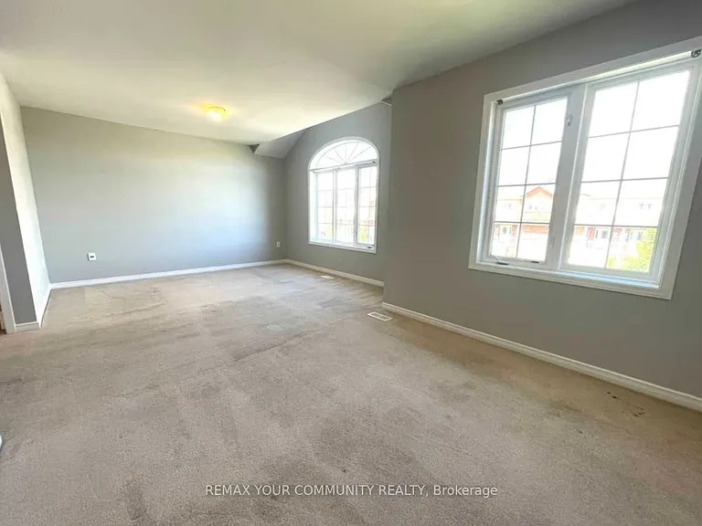 1385 Hunter St — Photo 15
