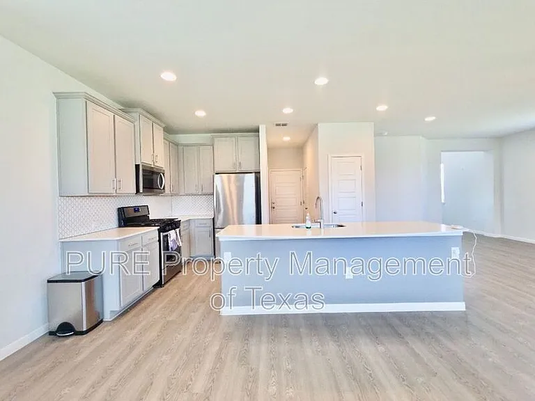 10400 Alemoor Dr — Photo 6