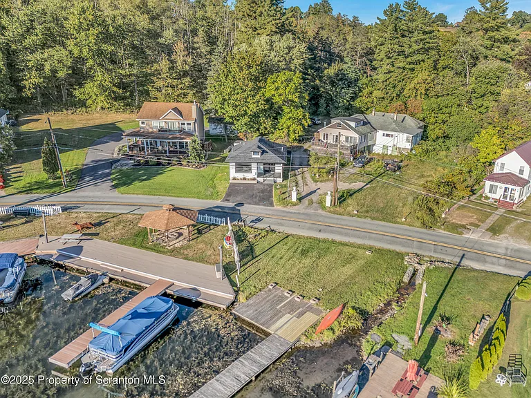 1262 Lake Rd — Photo 2