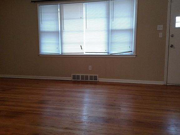 2nd image of 10415 Crystal Ave