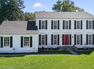 4467 Apple Valley Ln, West Bloomfield, MI 48323