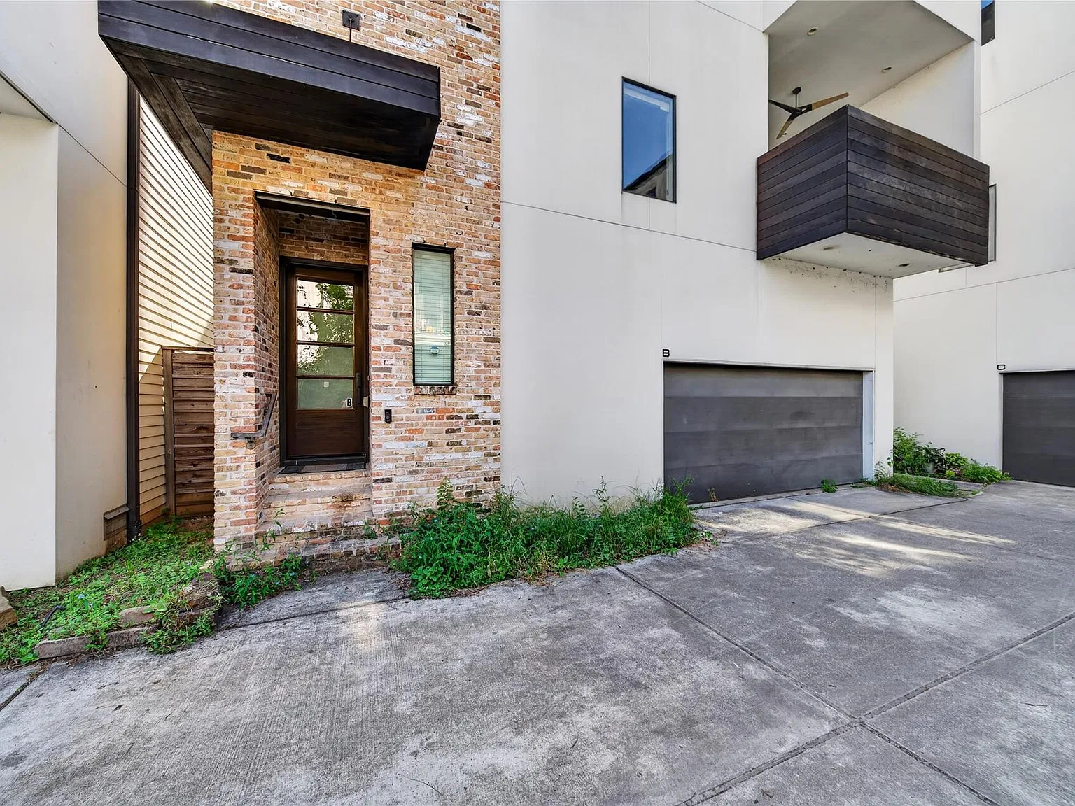 3 bed, 3.5 bath, 1970 sqft, $2,750 — Photo 2