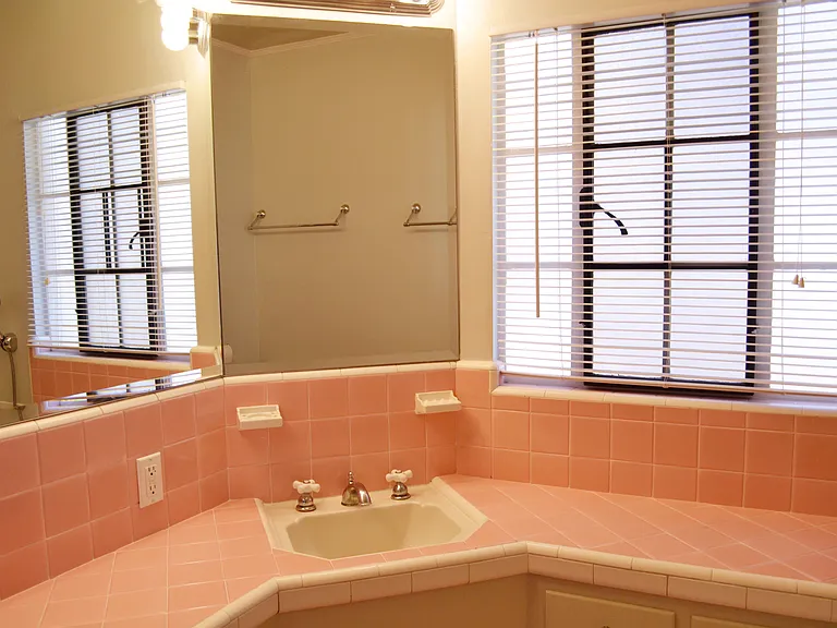 921 1/2 S Hobart Blvd — Photo 22