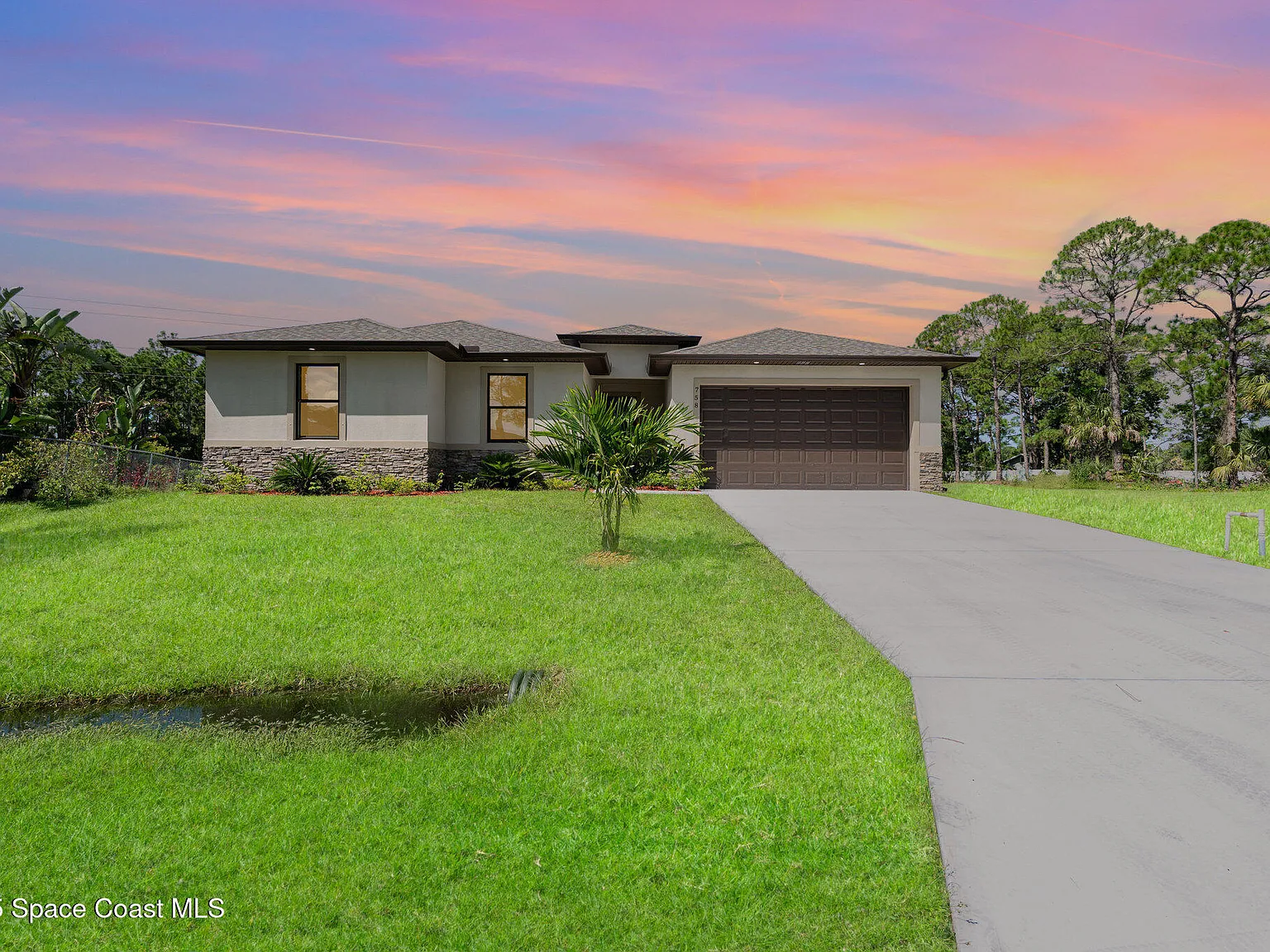 4 bed, 2.5 bath, 2171 sqft, $2,600 — Photo 1