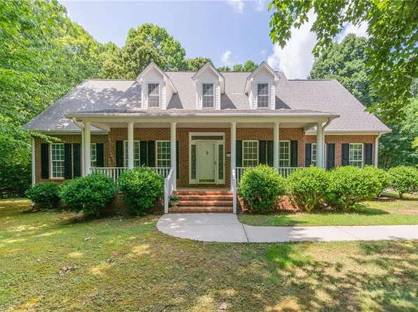 286 Cedar Run Dr, Randleman, NC 27317