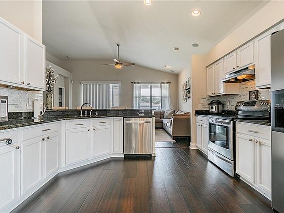 5th image of 11219 Avery Oaks Dr