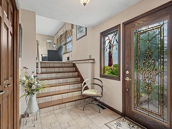 5th image of 668 Riviera Dr