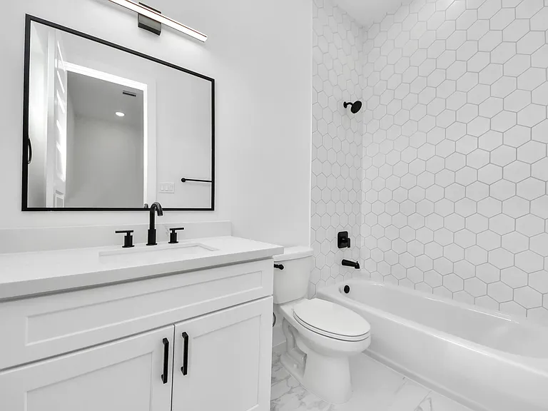 2408 Lorraine St — Photo 37