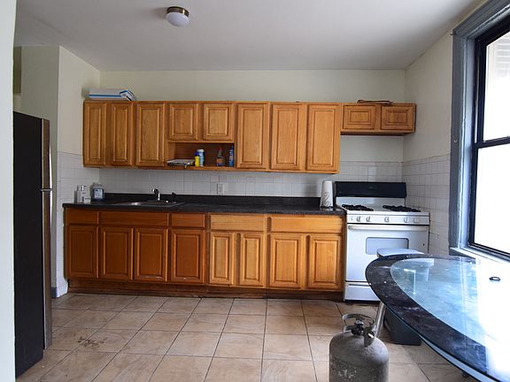 3rd image of 1905 Strang Ave #2E
