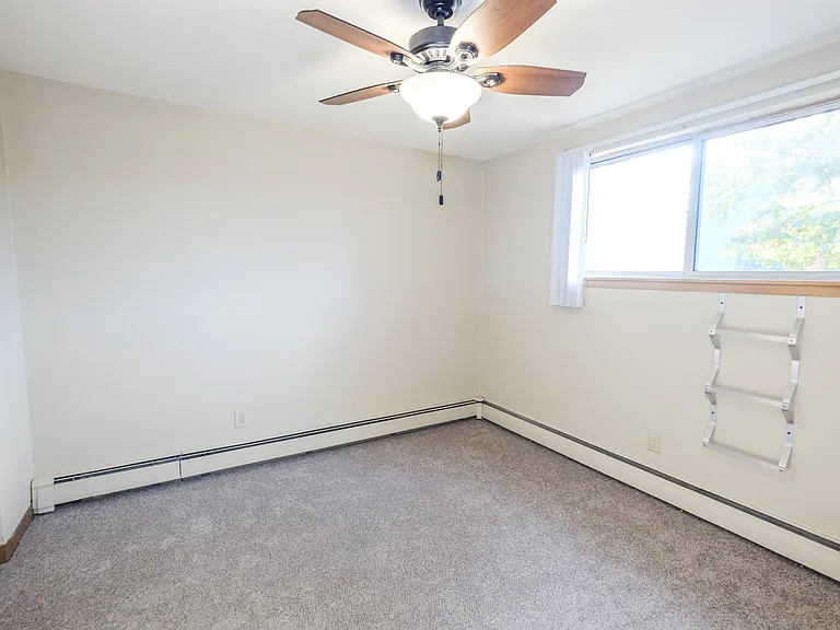 Rankin Apartments — Photo 7