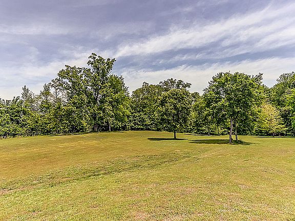 3rd image of 415 Coldwater Bnd