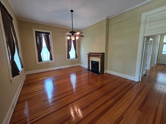 3rd image of 121 Moore St