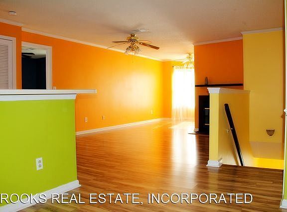 4th image of 101H Windsor Way