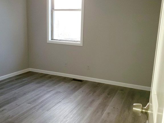 5th image of 547 Fox St #1