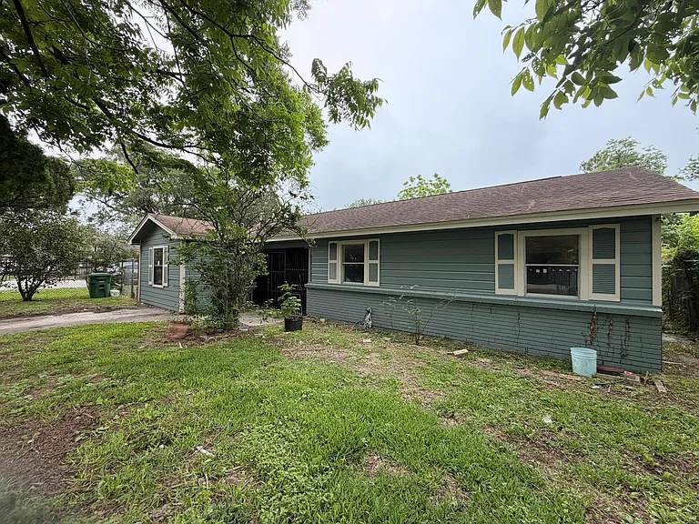 222 E John Alber Rd — Photo 3