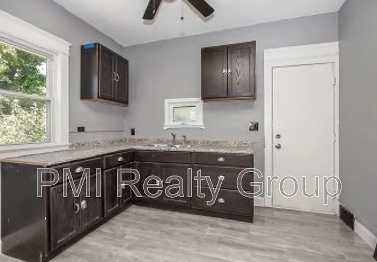 12203 Castlewood Ave — Photo 16