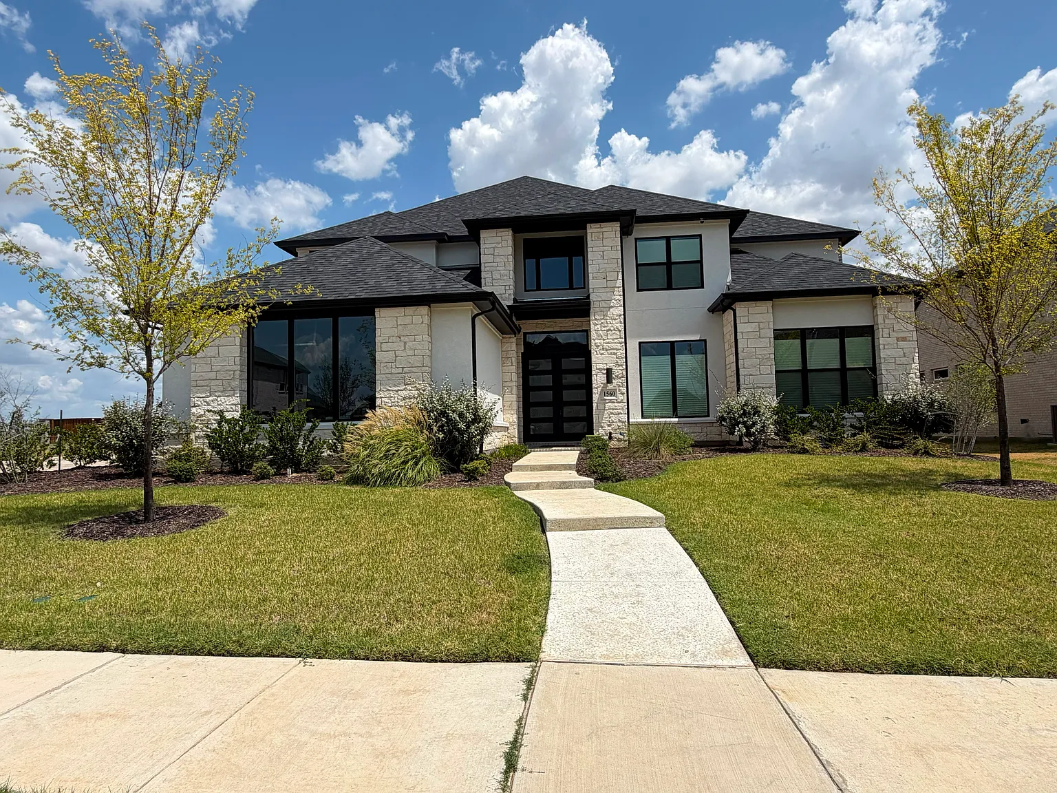 5 bed, 5905 sqft, $7,000 — Photo 1